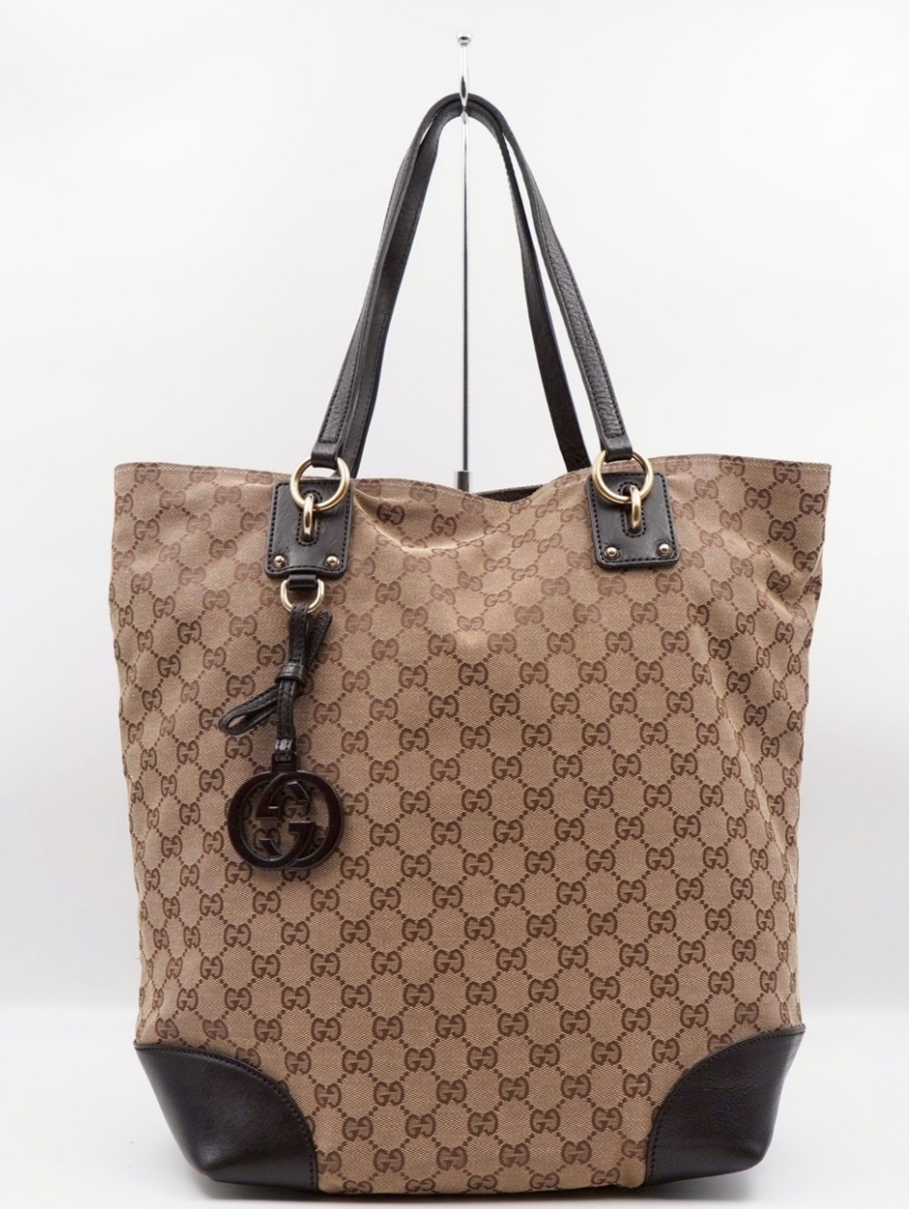 CH04 💗 Gucci GG Canvas Interlocking Charm Tote Large